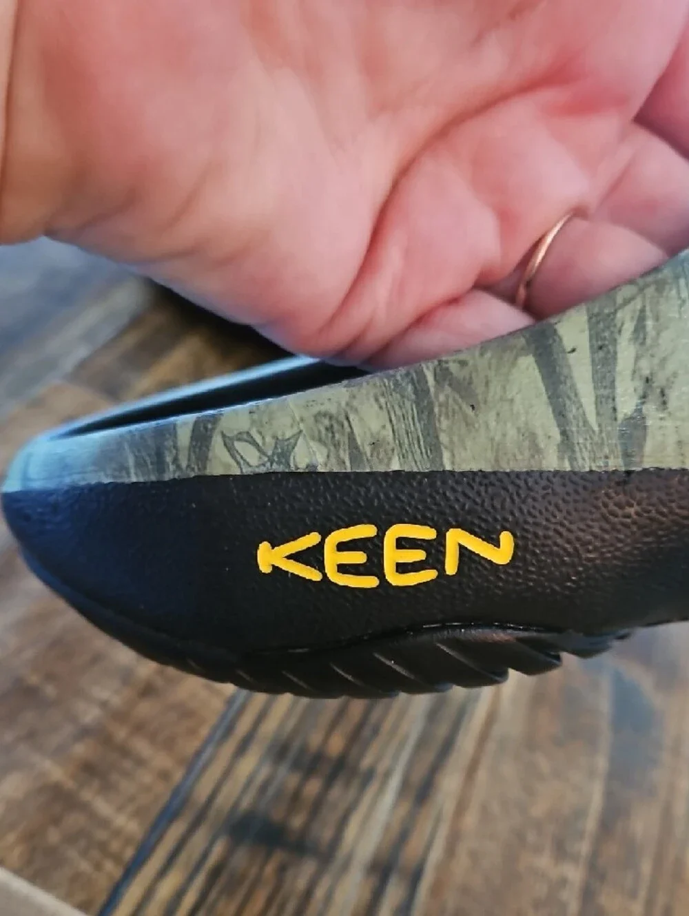 Keen Men's Slip-On Clogs in Army Green Camouflage (Sz.8)